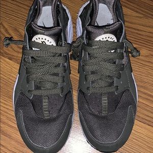 green nike huaraches